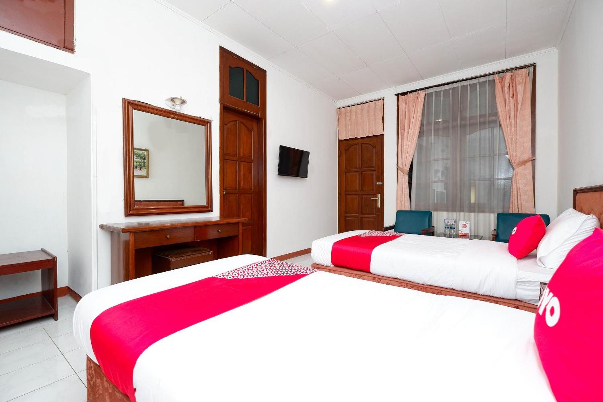 Super Oyo Capital O 1644 Hotel Griya Kencana Surakarta  Luaran gambar