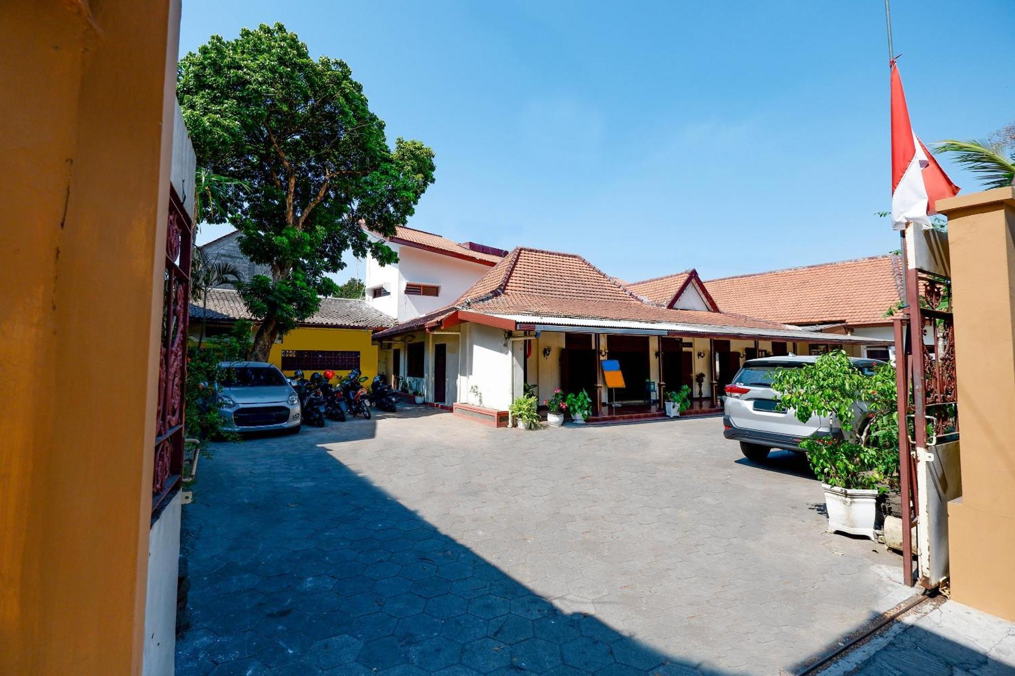 Super Oyo Capital O 1644 Hotel Griya Kencana Surakarta  Luaran gambar